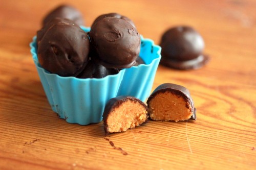 No Bake Chocolate Peanut Butter Balls (Low Carb)