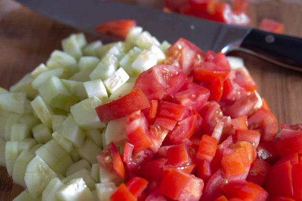 Balsamic Cucumber Tomato Salad 