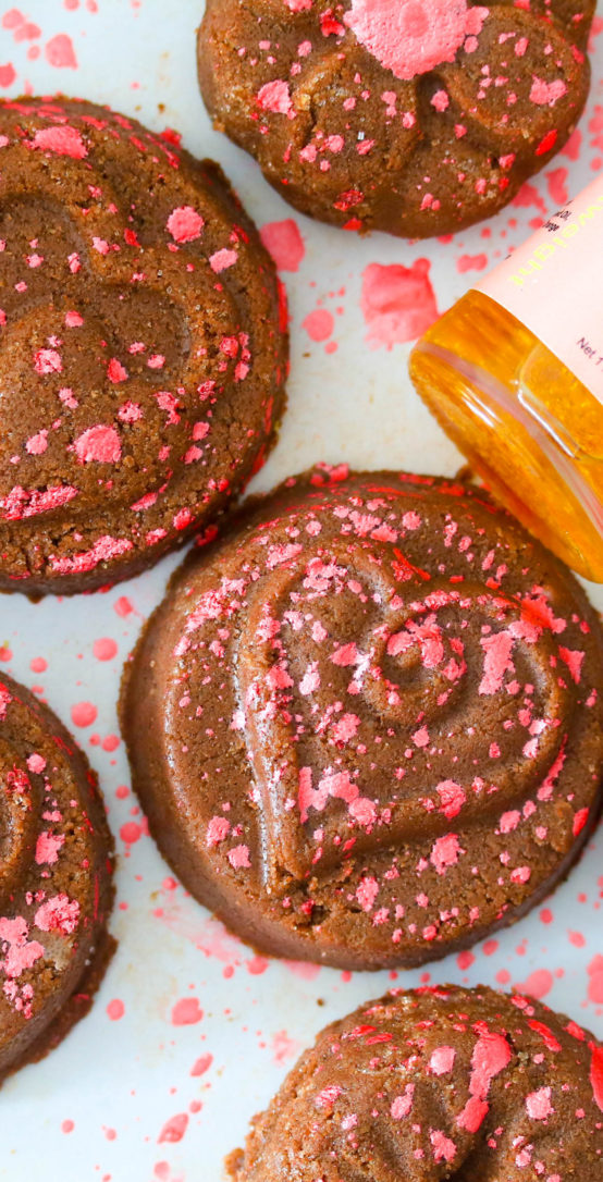 Lush inspired Cocoa Sugar Scrub bars are made with pure cocoa powder. These Chocolate Sugar Scrub bars will remove dead skin cells and get your skin looking nice and youthful.&nbsp;&nbsp;